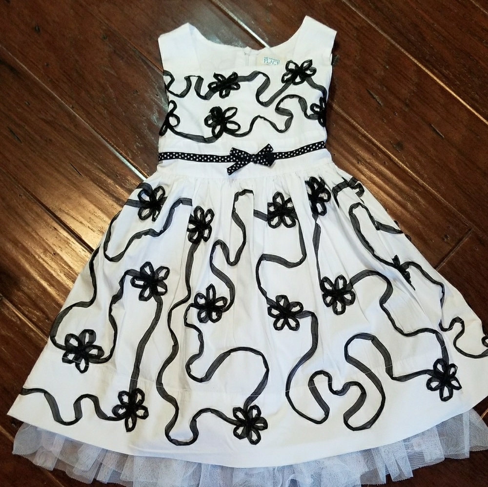 Pretty black and white dress with black ribbon
